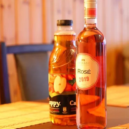 Ferienhaus Varga Gardens Balatonmáriafürdő