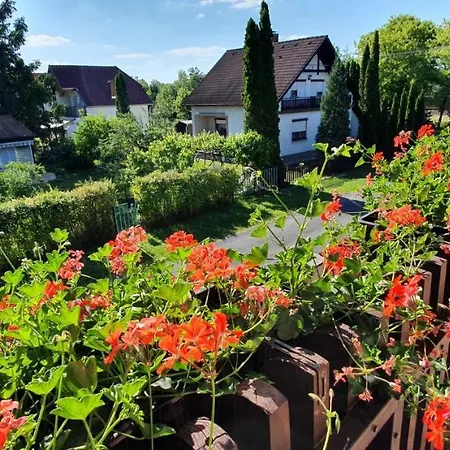 Varga Gardens Ferienhaus *