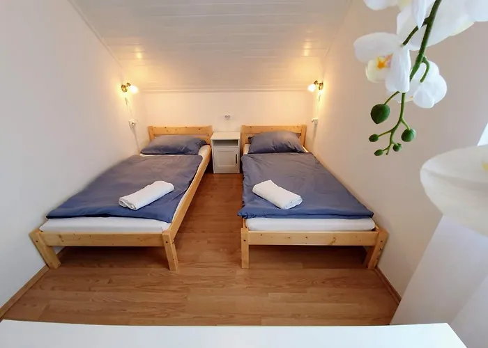 Varga Gardens Ferienhaus *