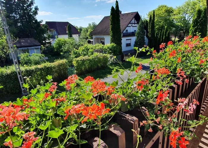 Varga Gardens Ferienhaus *
