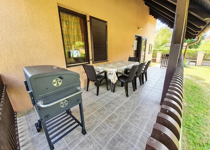 Varga Gardens Σπίτι διακοπών *