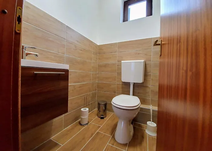 Varga Gardens Ferienhaus *